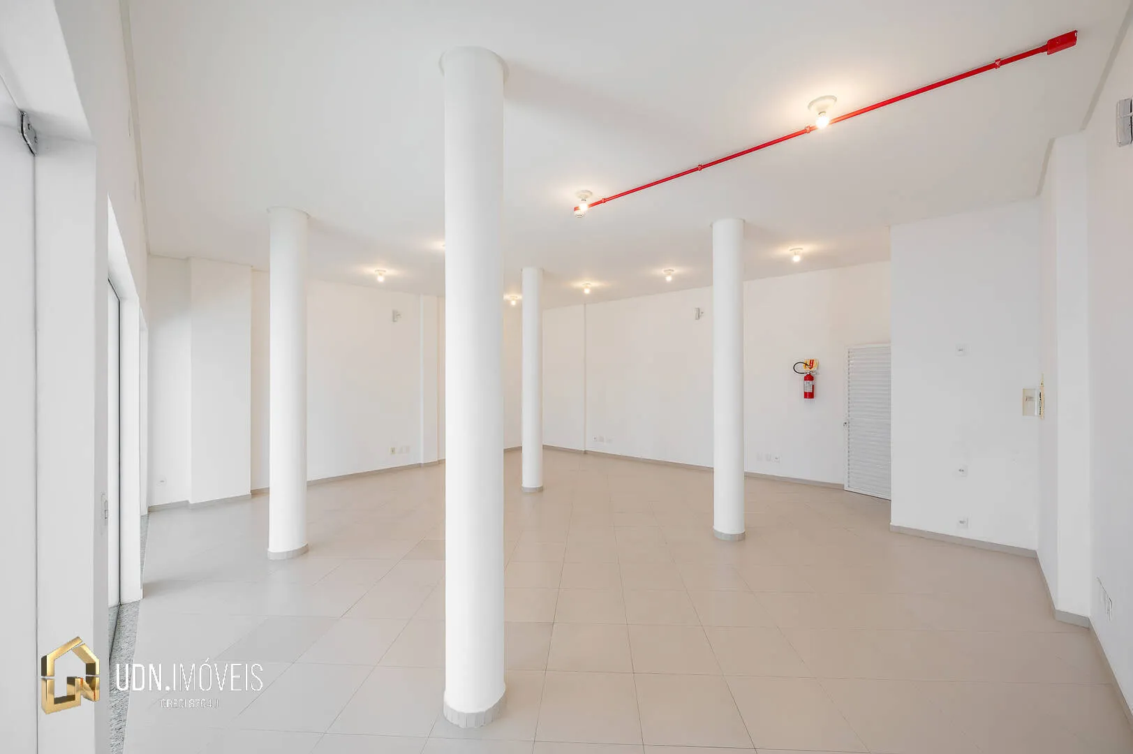 Sala comercial térrea com vitrine | 70 m | Excelente visibilidade — foto 7