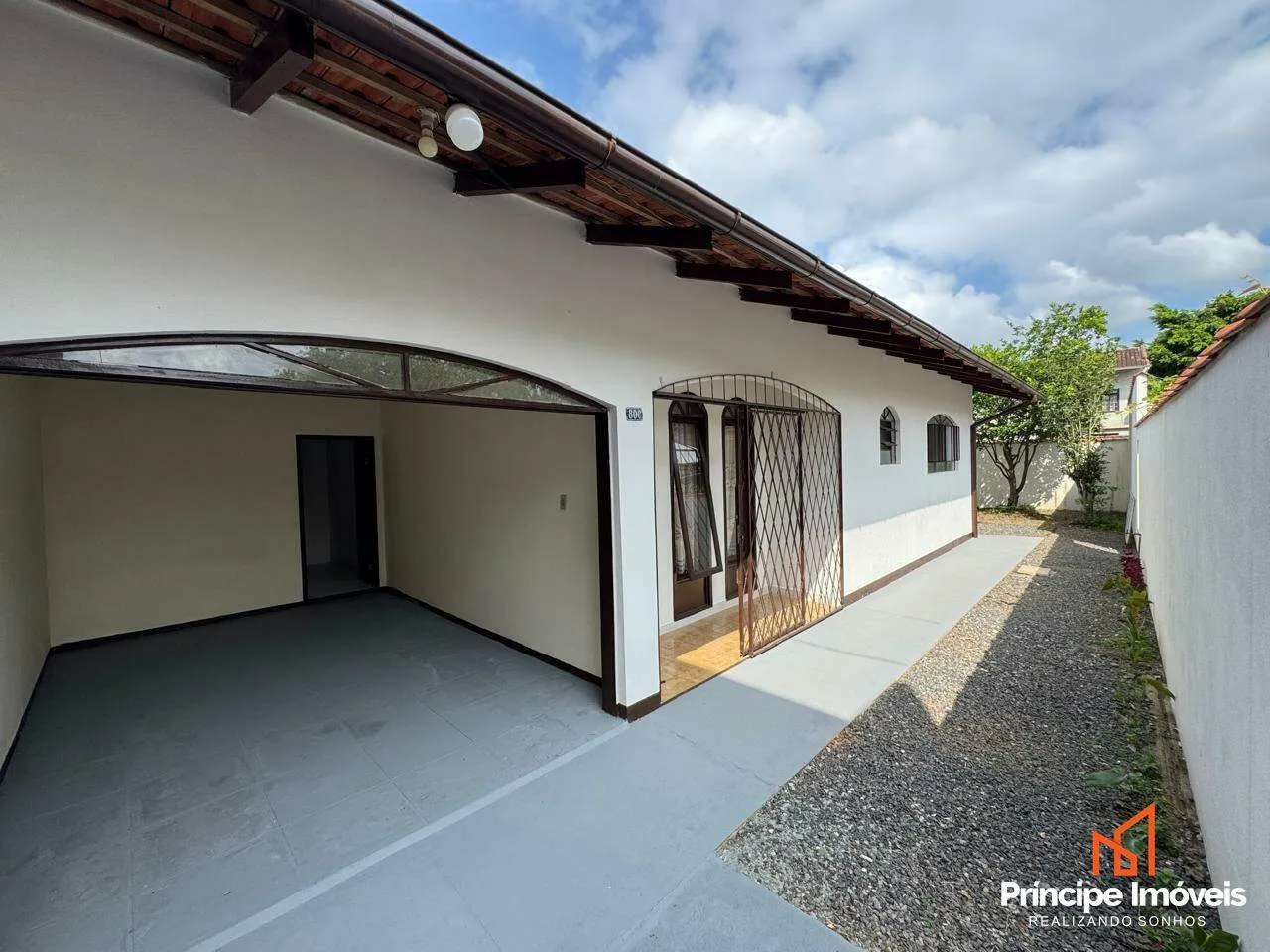 Casa para alugar com 2 quartos, 1 vaga, 96m² no Bucarein, Joinville - foto 1