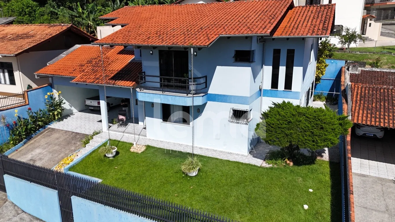 Casa com 4 dormitórios, sendo 1 suíte, no bairro Escola Agrícola em Blumenau. - foto 1
