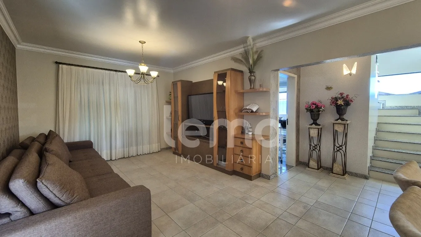Casa com 4 dormitórios, sendo 1 suíte, no bairro Escola Agrícola em Blumenau. — foto 3