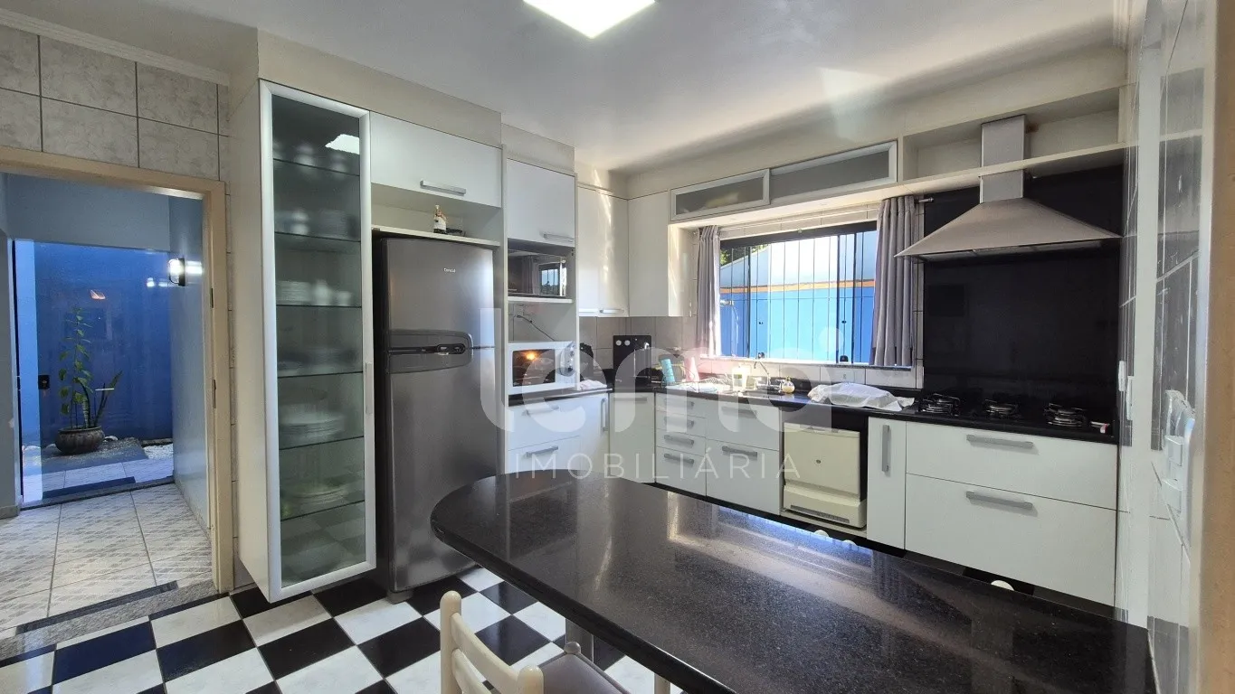 Casa com 4 dormitórios, sendo 1 suíte, no bairro Escola Agrícola em Blumenau. — foto 7