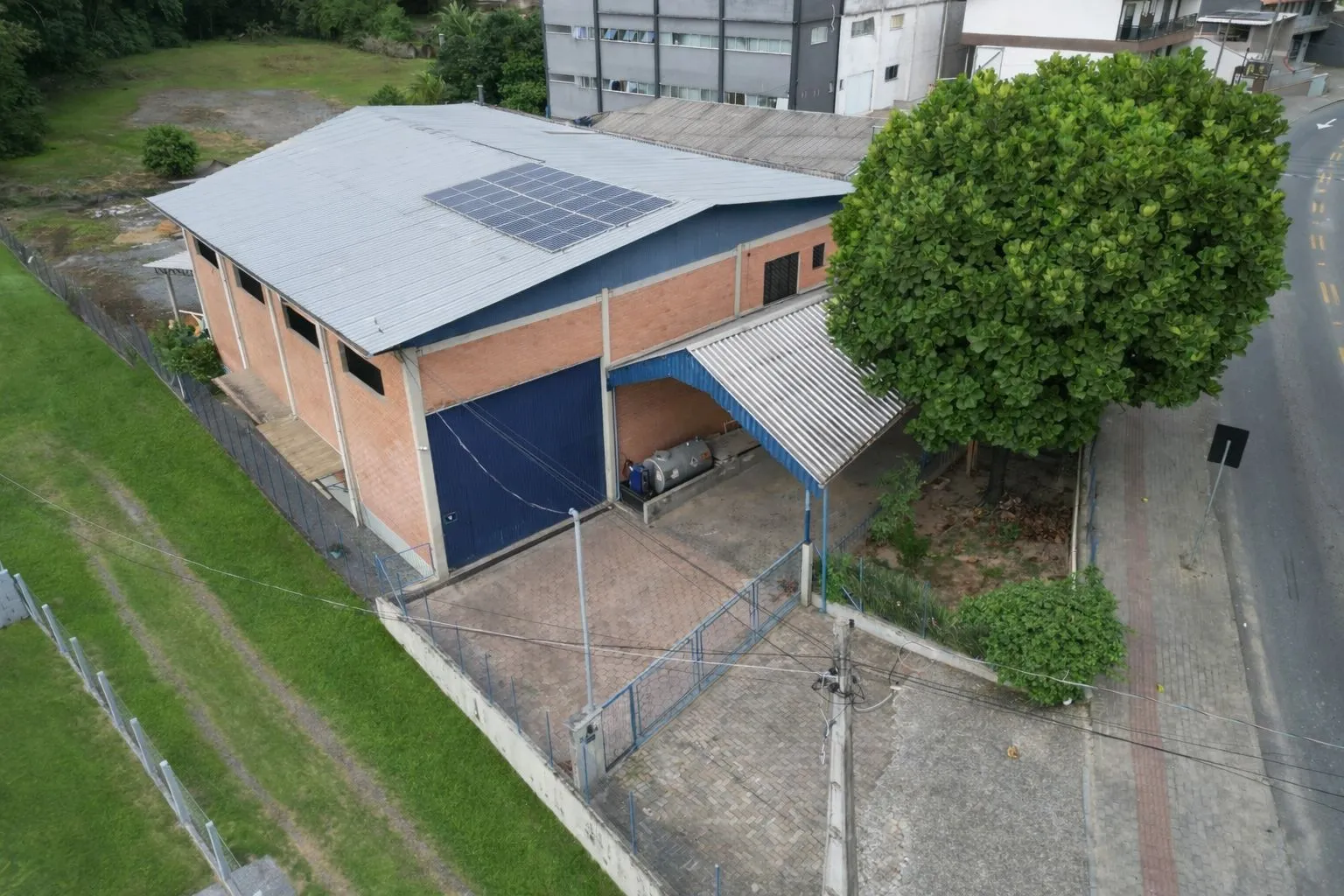 Galpão na Água Verde - foto 1