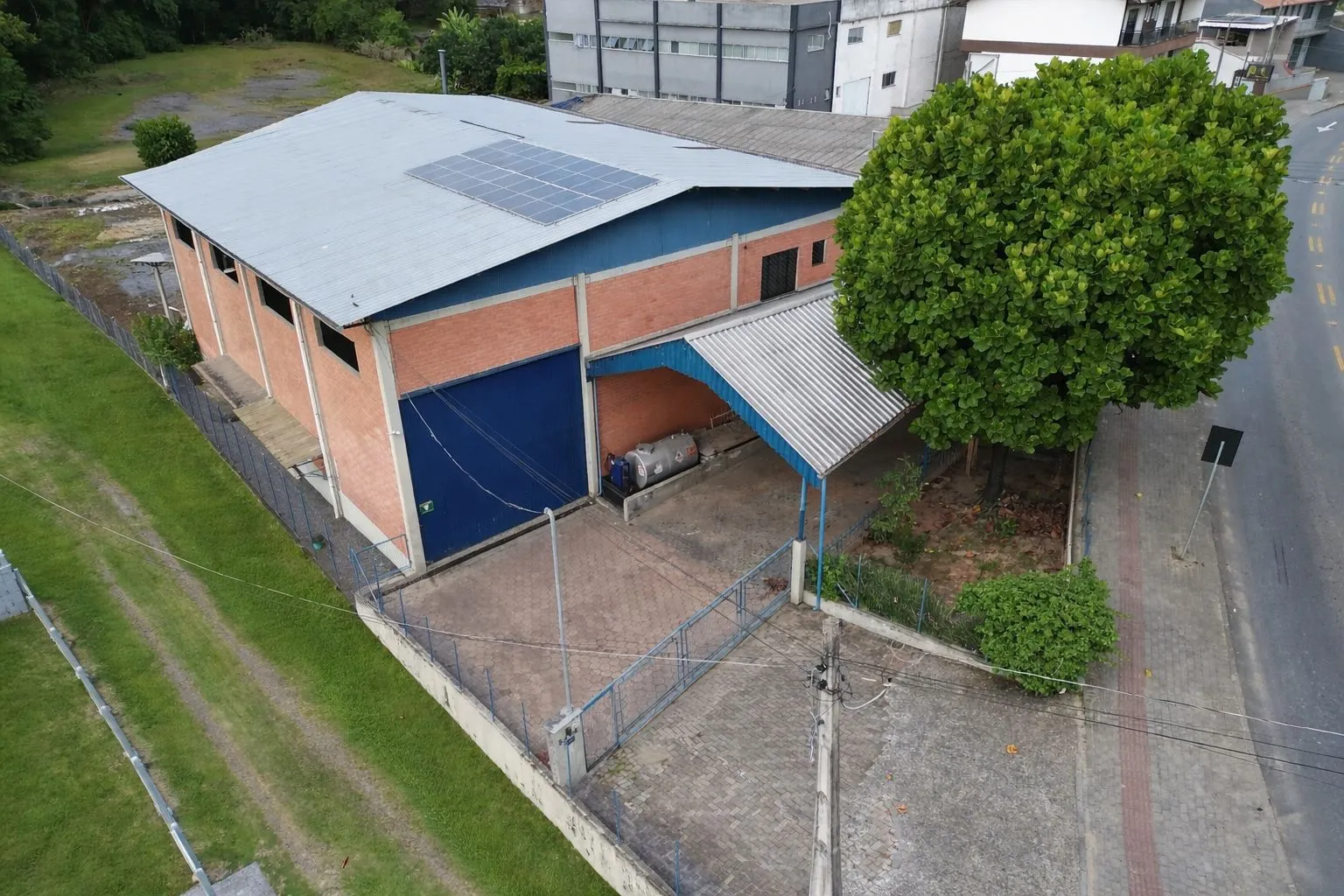 Galpão na Água Verde — foto 2