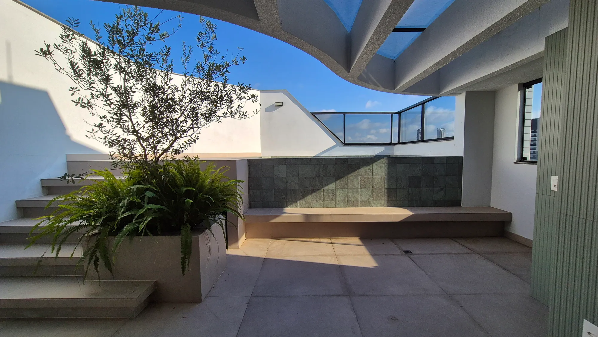 COBERTURA DUPLEX EM RUA SEM SAÍDA NA ALAMEDA — foto 2