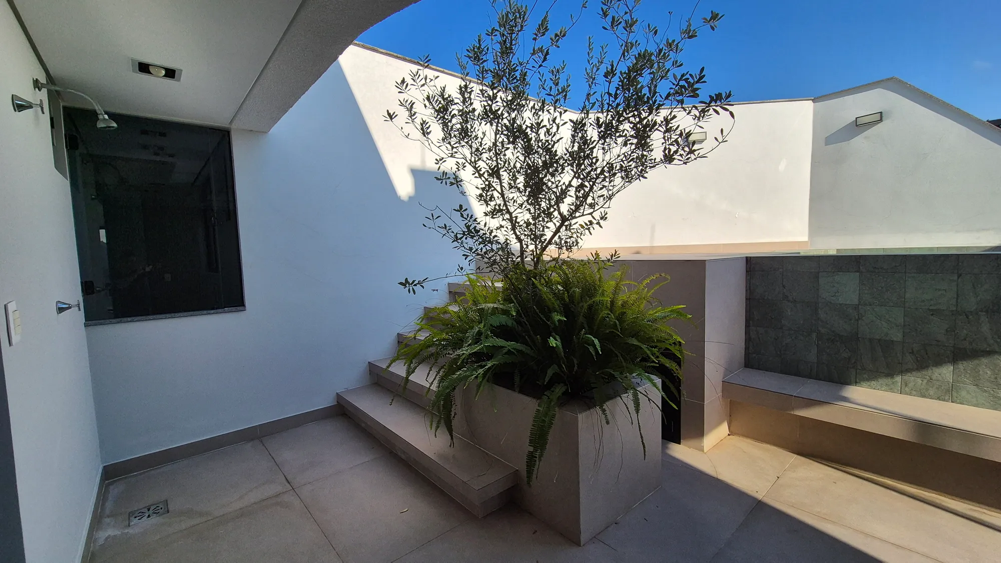 COBERTURA DUPLEX EM RUA SEM SAÍDA NA ALAMEDA — foto 3