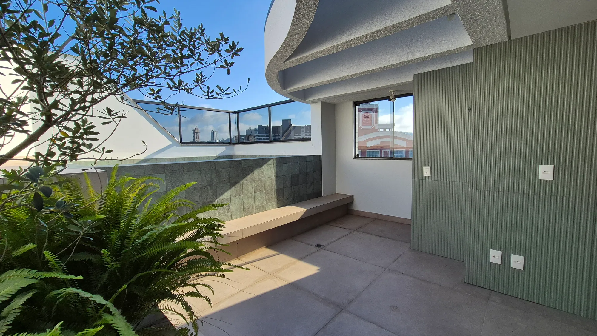 COBERTURA DUPLEX EM RUA SEM SAÍDA NA ALAMEDA - foto 1