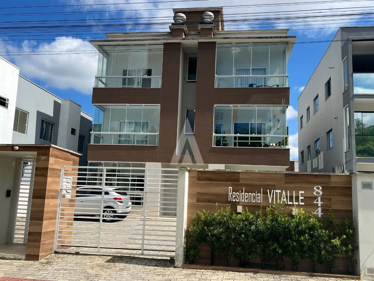 Apartamento com 1 suíte e 1 quarto à venda no bairro Itacolomí em Balneário Piçarras-SC por R$560.000,00. - foto 1