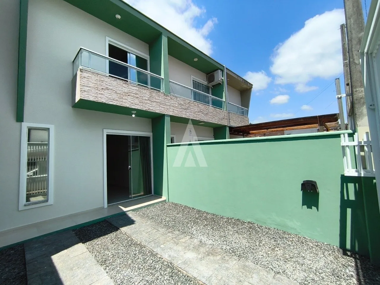 Sobrado geminado com 2 suítes à venda no bairro Floresta em Joinville-SC por R$500.000,00. - foto 1