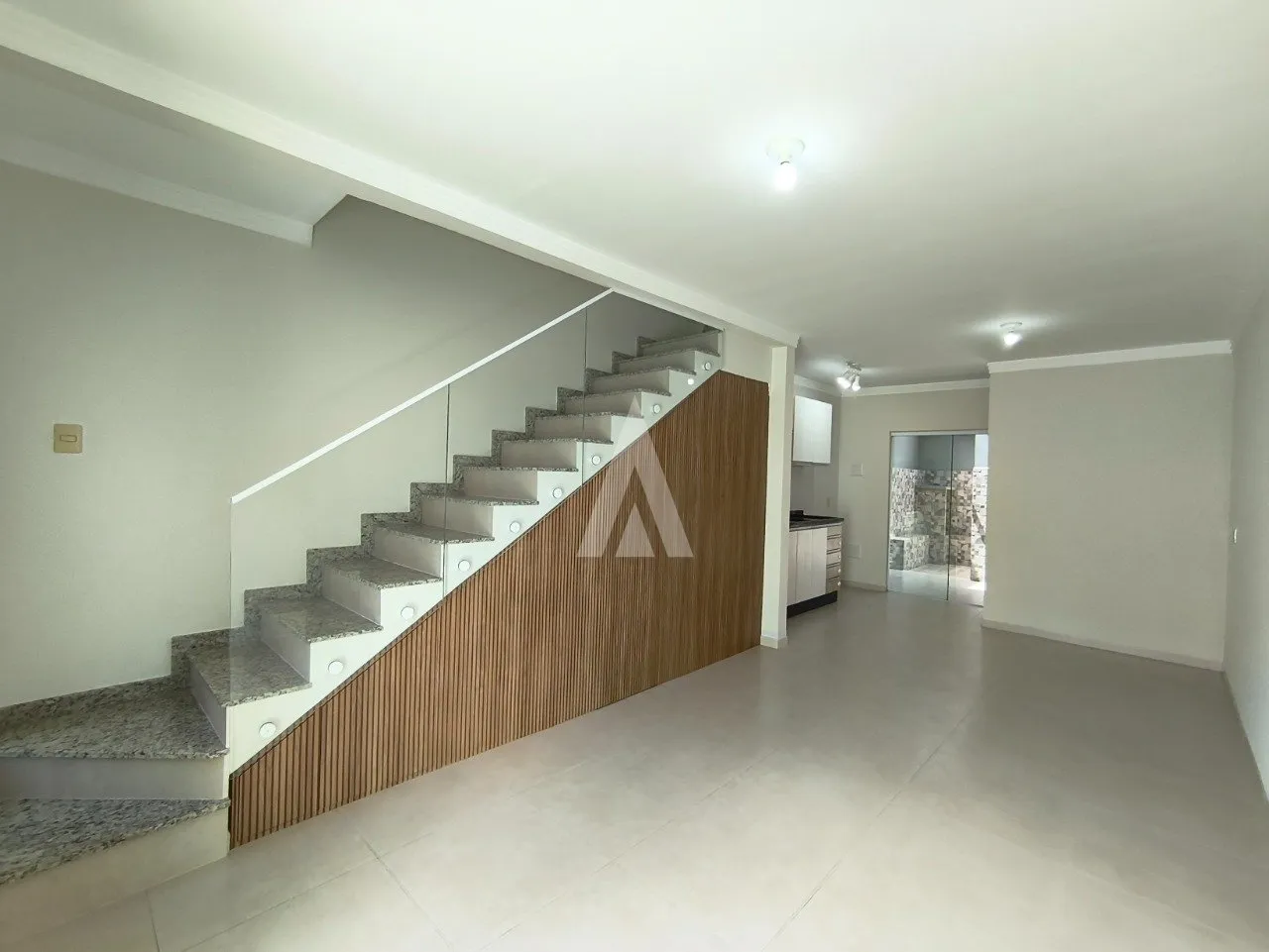 Sobrado geminado com 2 suítes à venda no bairro Floresta em Joinville-SC por R$500.000,00. — foto 2