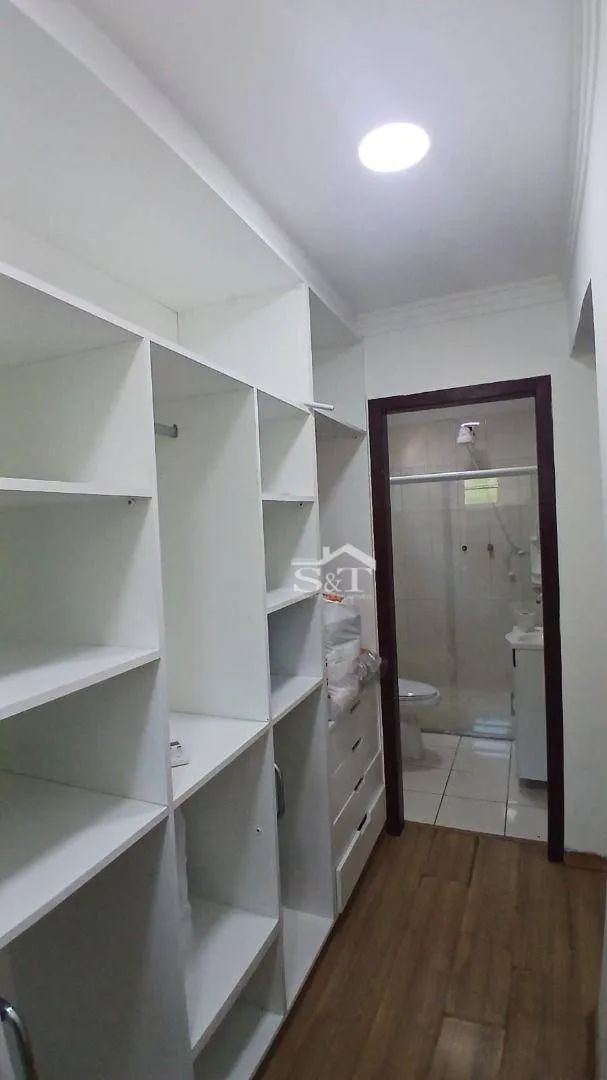 Bela Casa com Piscina Semi-mobiliada no Ingleses à Venda com 5 dormitórios sendo 2 suítes e mais 4 banheiros sociais. — foto 4