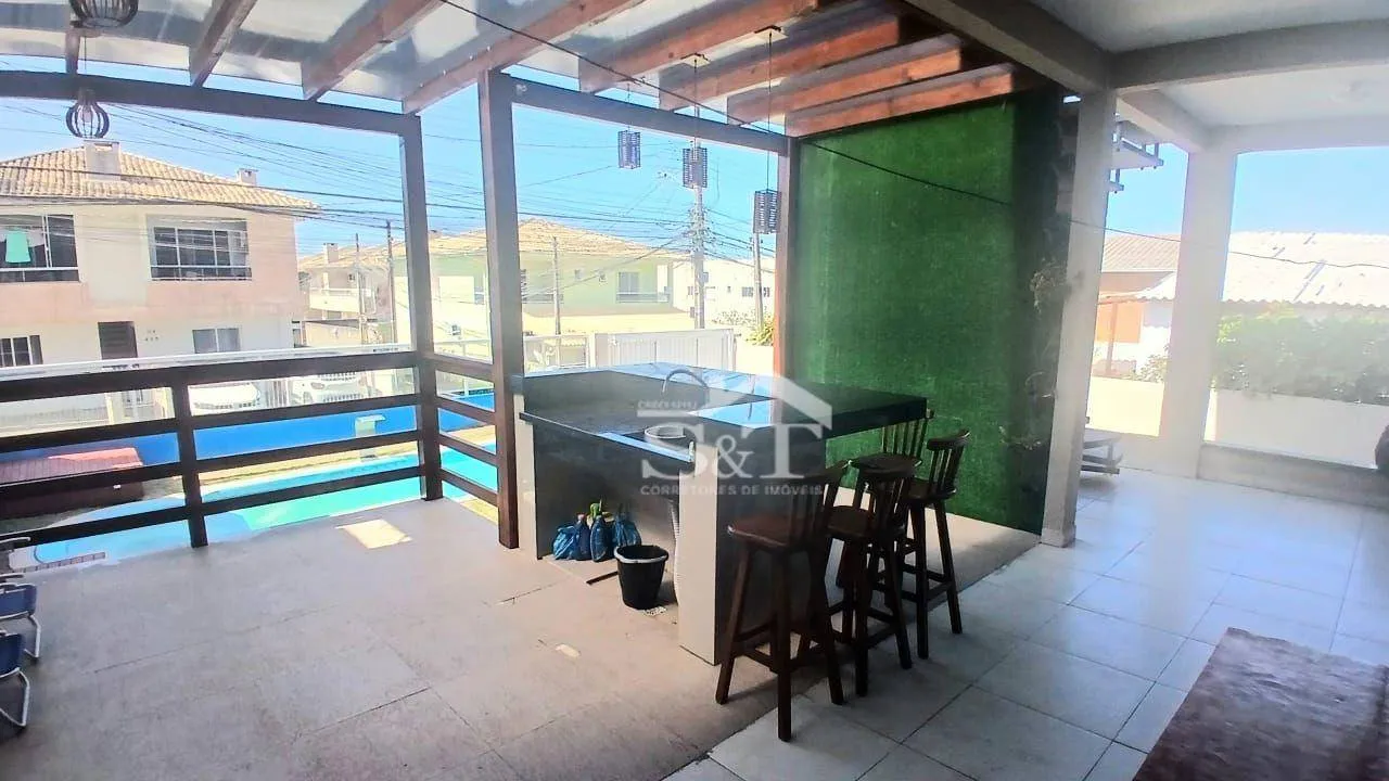 Bela Casa com Piscina Semi-mobiliada no Ingleses à Venda com 5 dormitórios sendo 2 suítes e mais 4 banheiros sociais. — foto 5