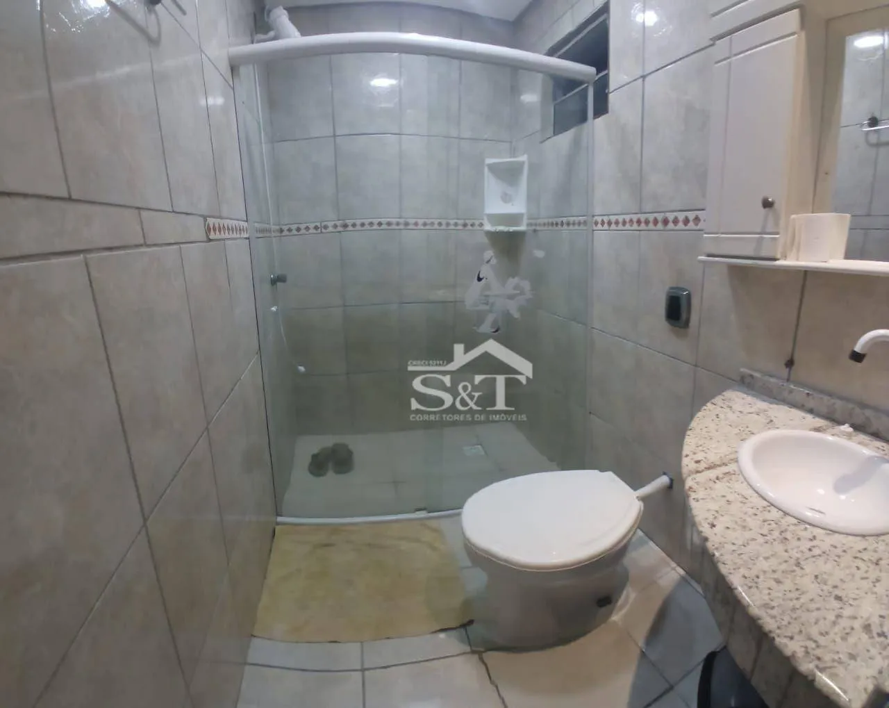 Bela Casa com Piscina Semi-mobiliada no Ingleses à Venda com 5 dormitórios sendo 2 suítes e mais 4 banheiros sociais. — foto 7