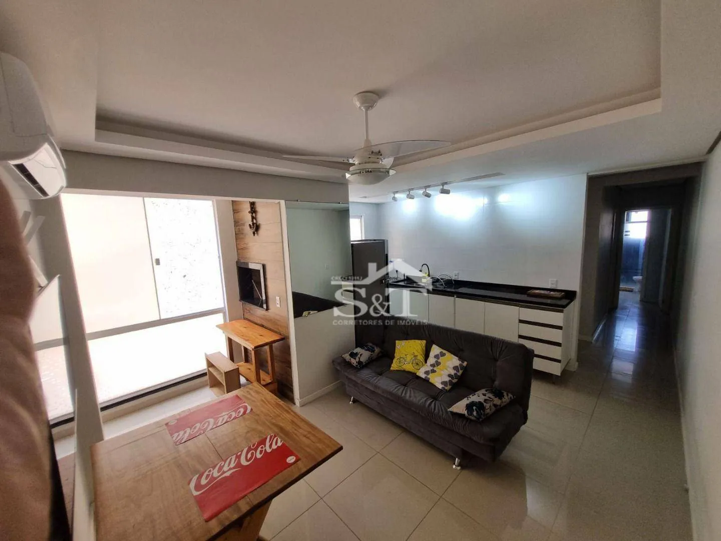Vendo apartamento semi mobiliado de 2 dormitórios sendo 1 suíte e 1 vagade de garagem coberta no Ingleses! — foto 2