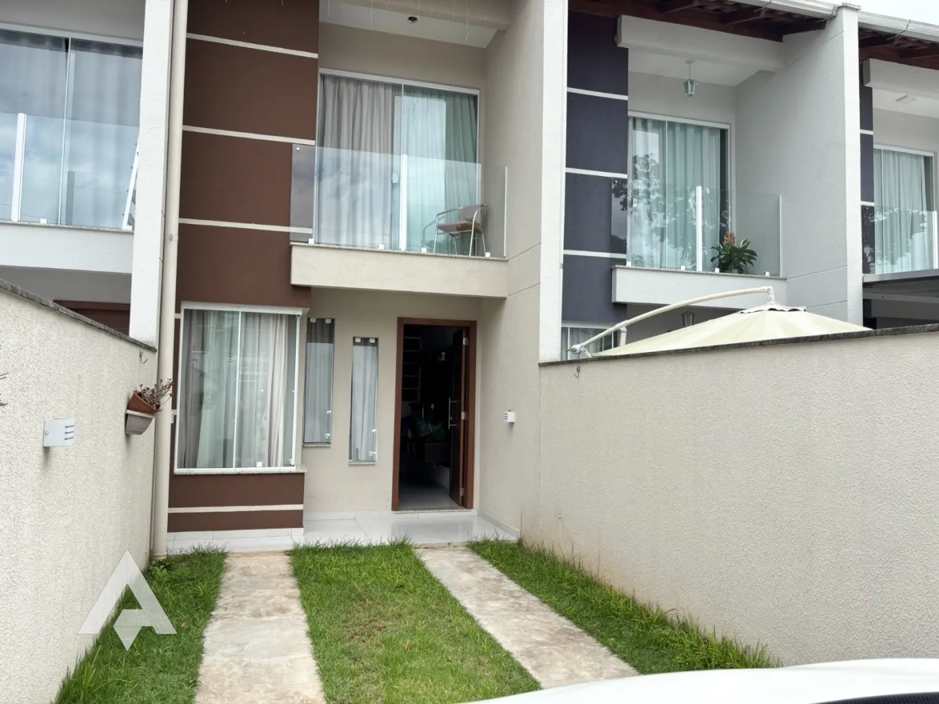 Sobrado com 2 dormitórios à venda por R$ 400.000,00 - Bairro Salto Weissbach - Blumenau/SC - foto 1