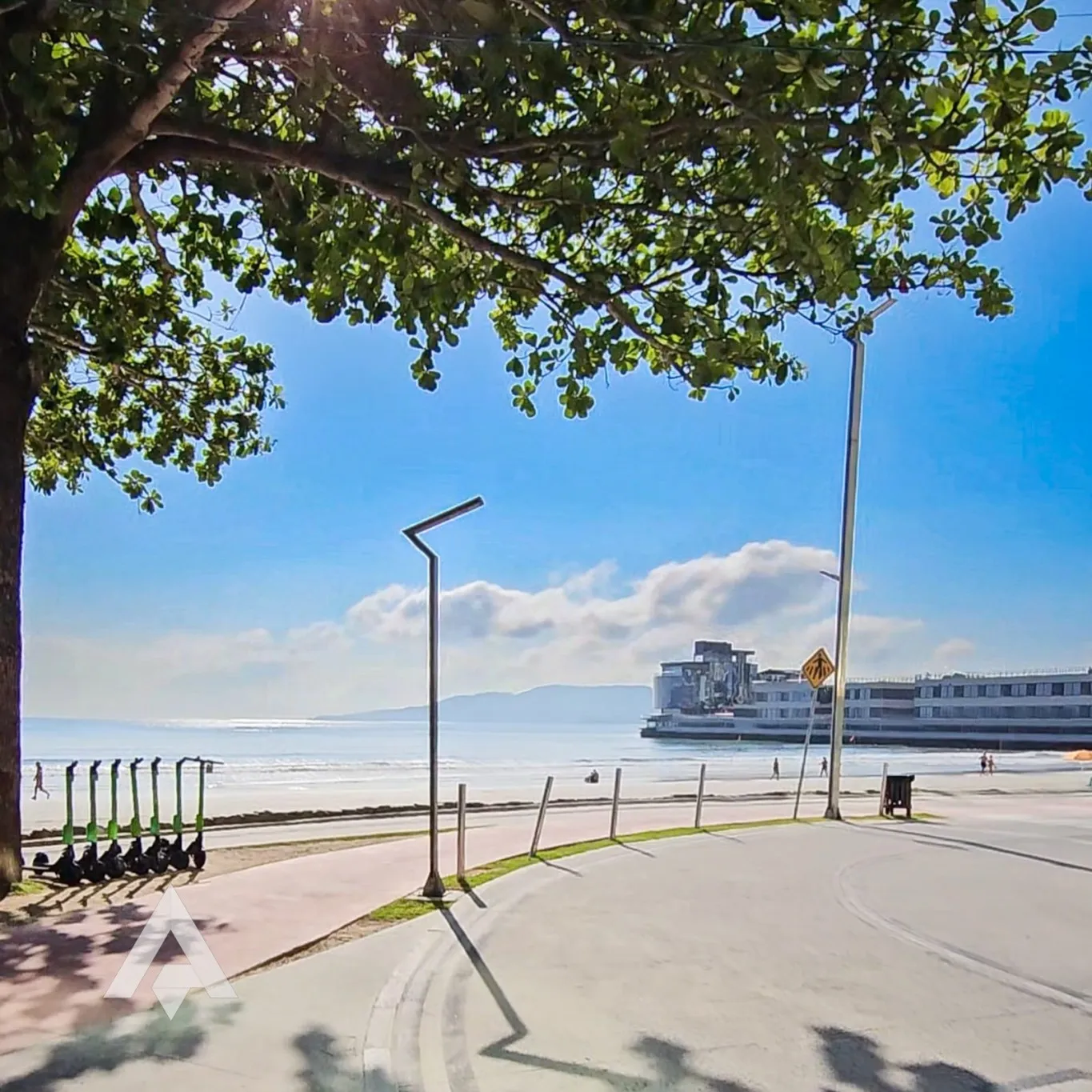 Apartamento quadra mar com 3 suítes à venda por R$ 1.980.000,00 - Bairro Meia Praia - Itapema/SC - foto 1