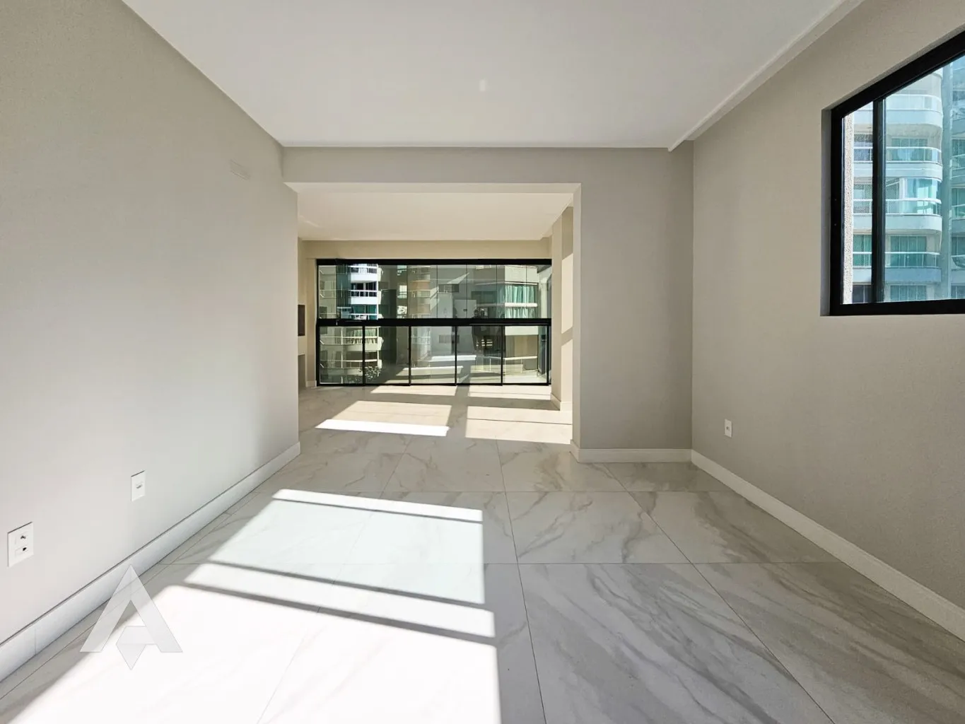 Apartamento quadra mar com 3 suítes à venda por R$ 1.980.000,00 - Bairro Meia Praia - Itapema/SC — foto 6