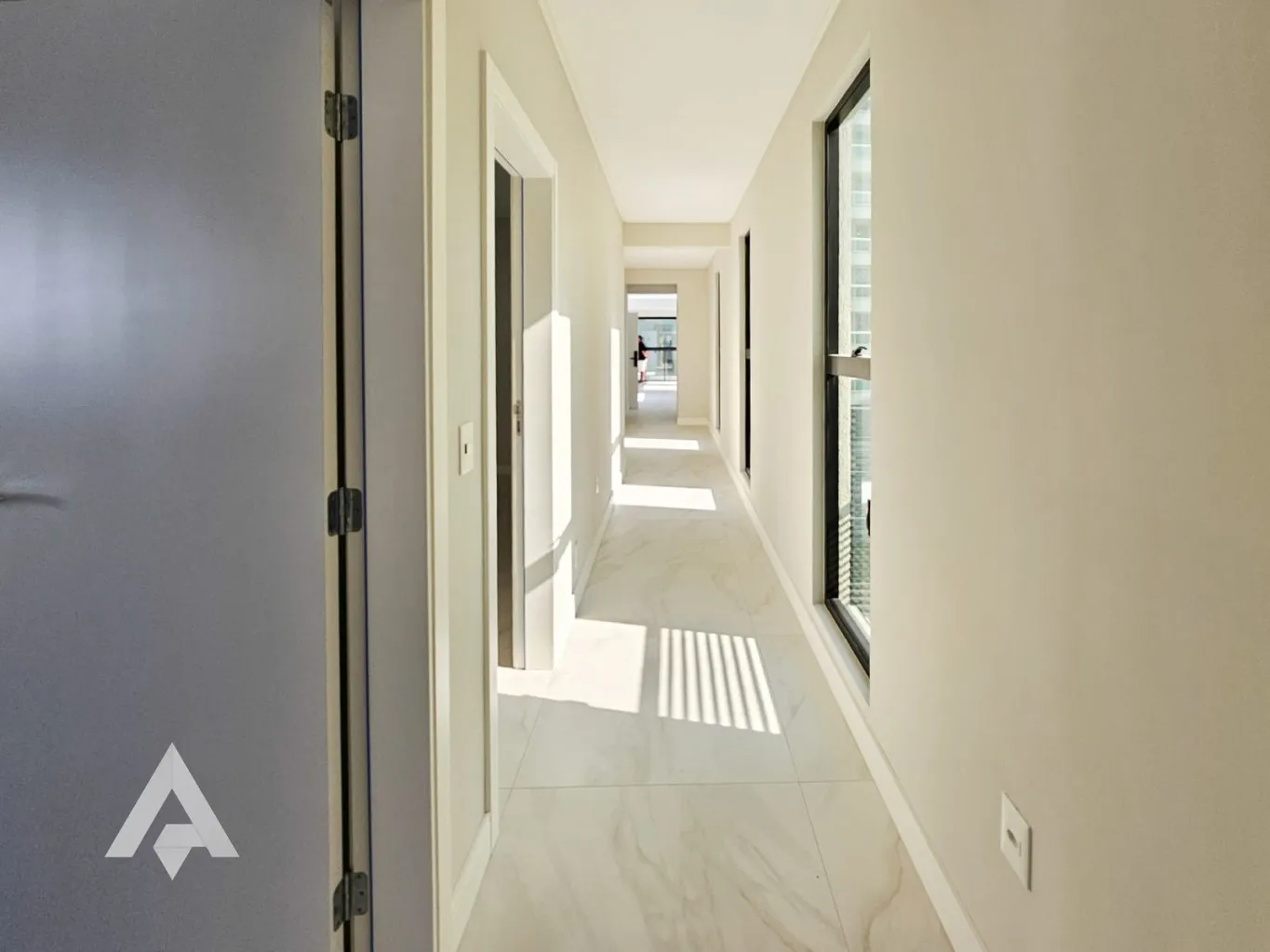 Apartamento quadra mar com 3 suítes à venda por R$ 1.980.000,00 - Bairro Meia Praia - Itapema/SC — foto 7