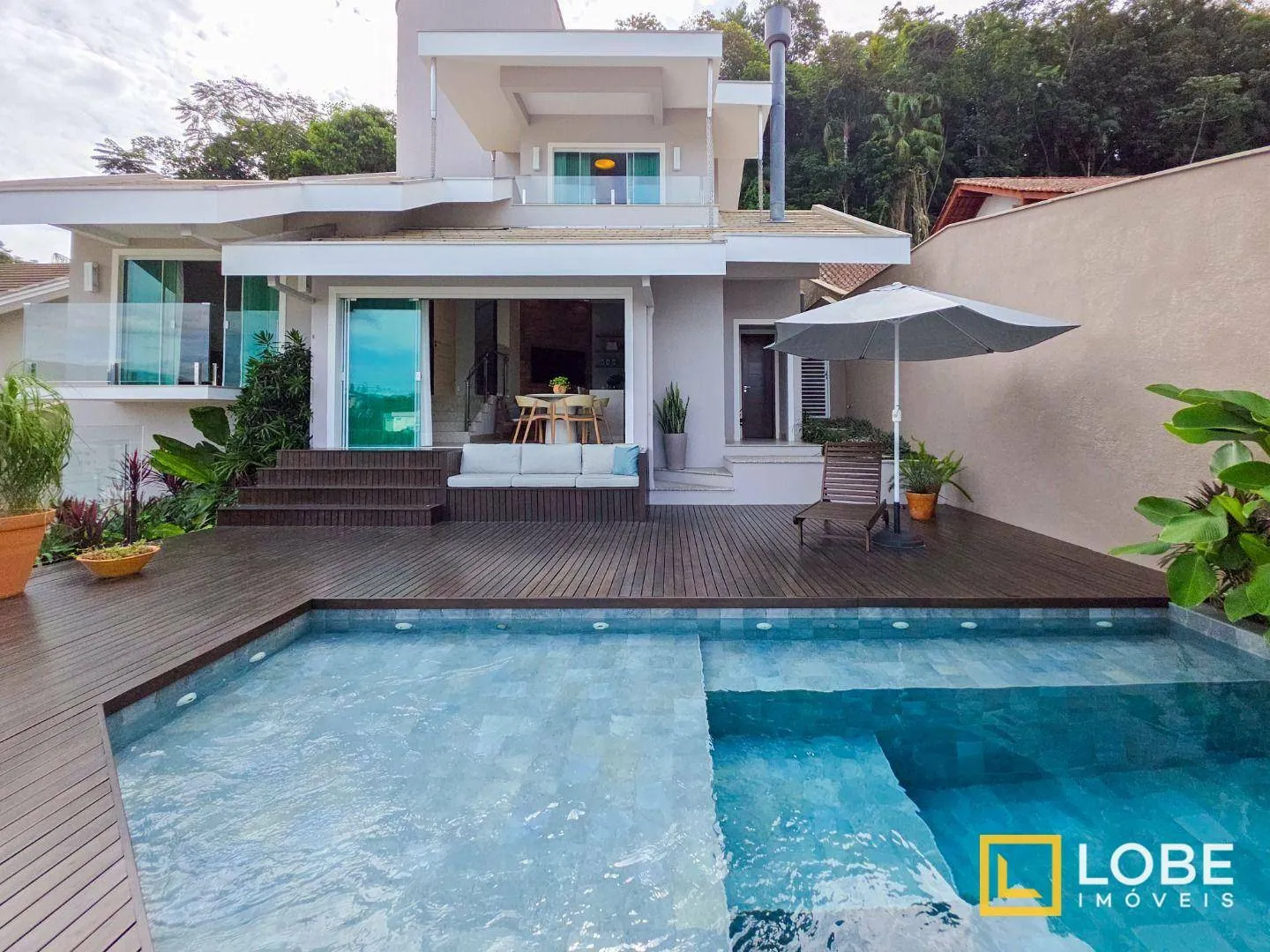 Linda casa com piscina — foto 3