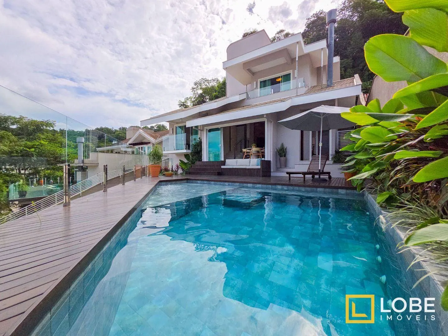 Linda casa com piscina — foto 2