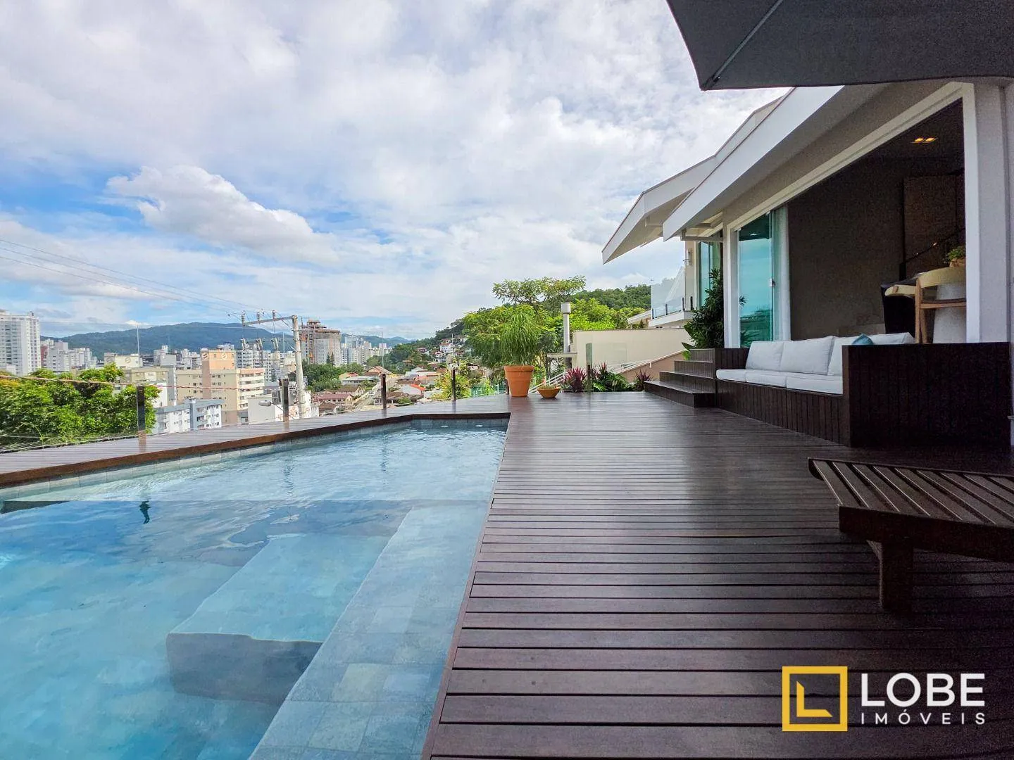 Linda casa com piscina — foto 4