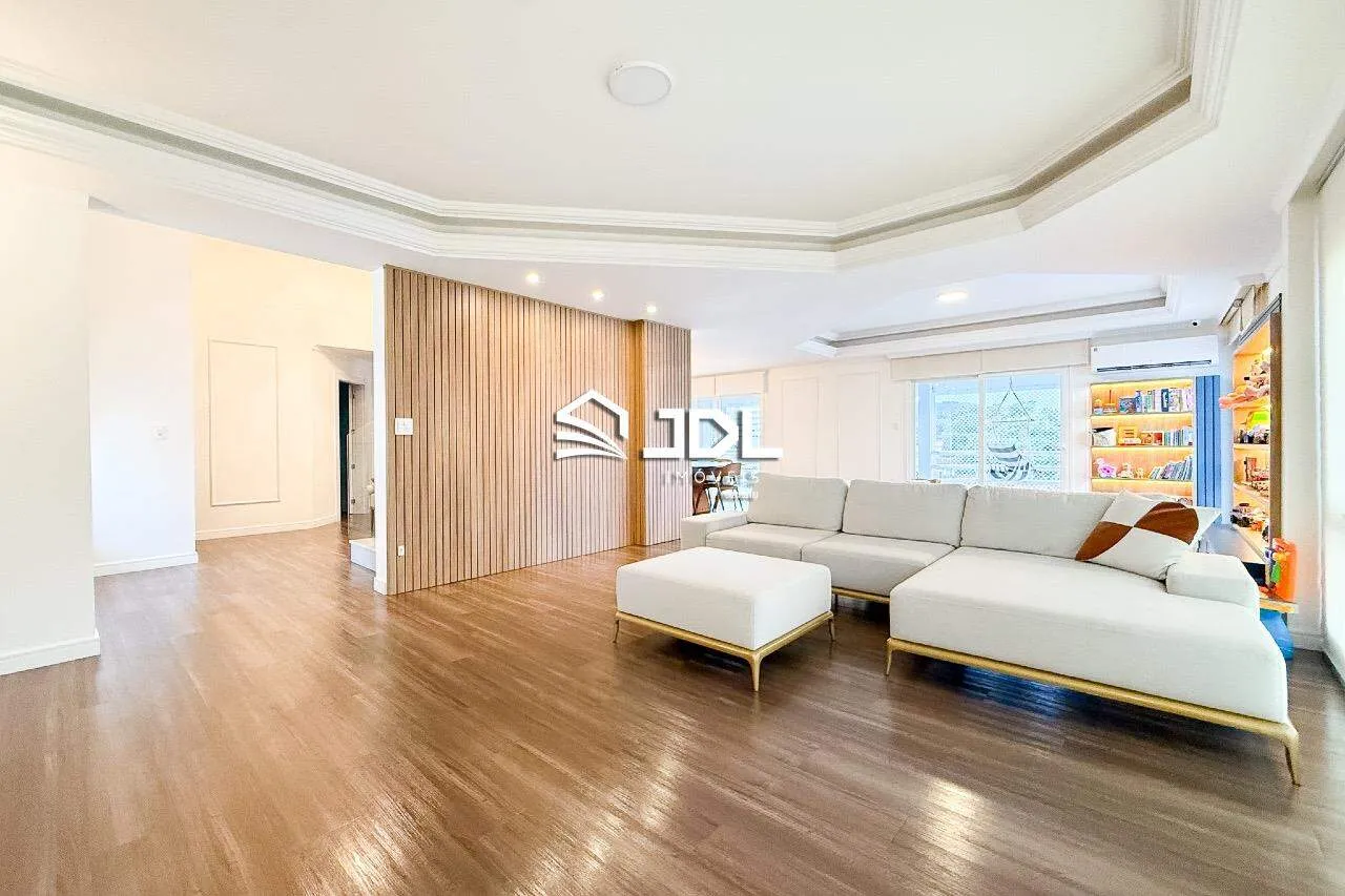 Casa residencial de alto padrão em Blumenau (Bairro Velha) - 3 suítes, piscina e mobiliado - foto 1