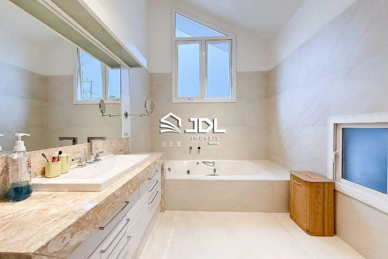 Casa residencial de alto padrão em Blumenau (Bairro Velha) - 3 suítes, piscina e mobiliado — foto 2