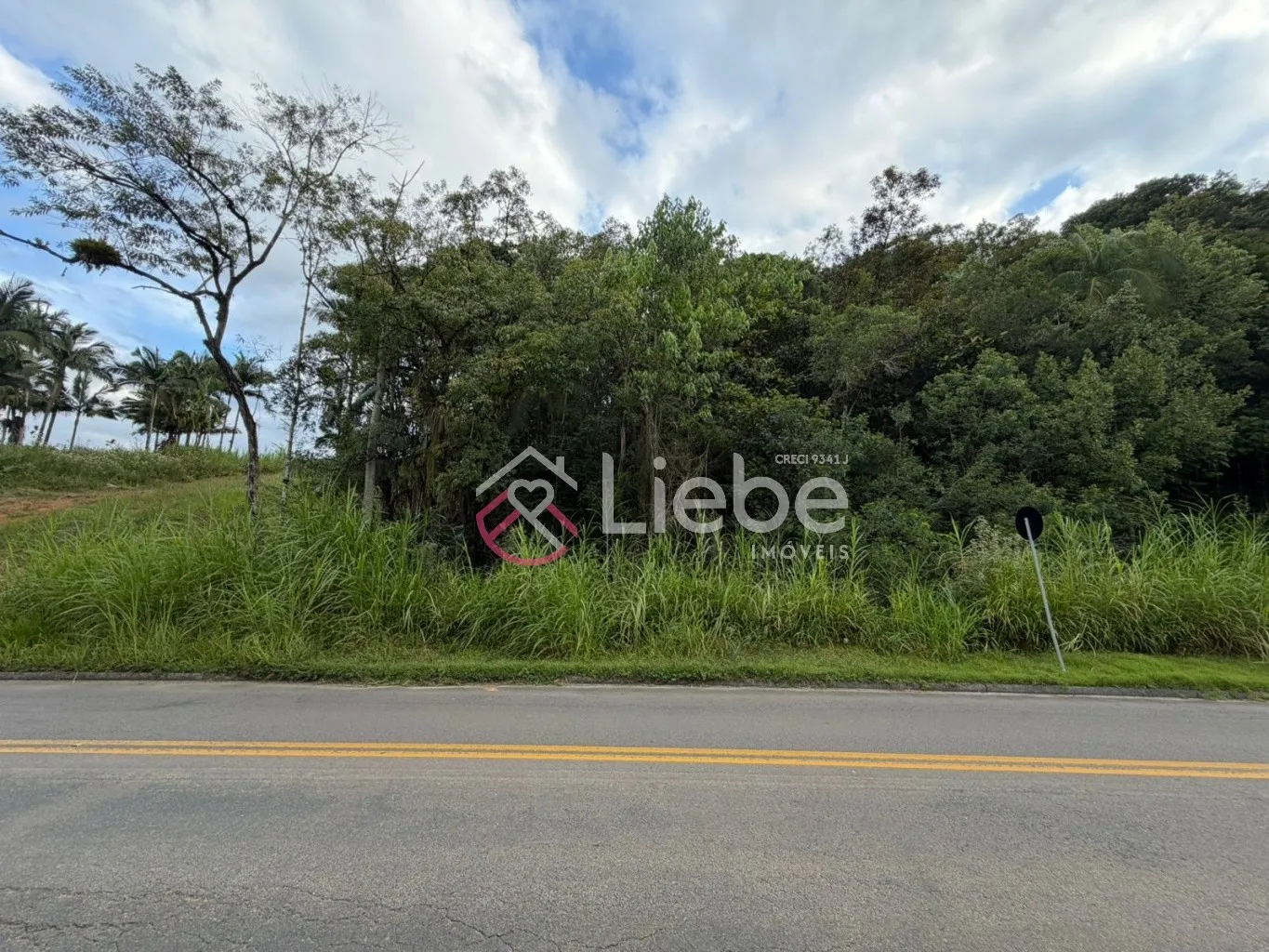 Terreno no Centro de Pomerode com 923,85m fazendo frente em 18,00 metros. - foto 1