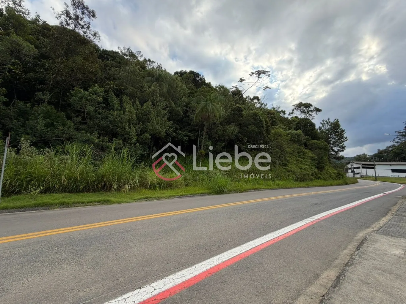 Terreno no Centro de Pomerode com 923,85m fazendo frente em 18,00 metros. — foto 4