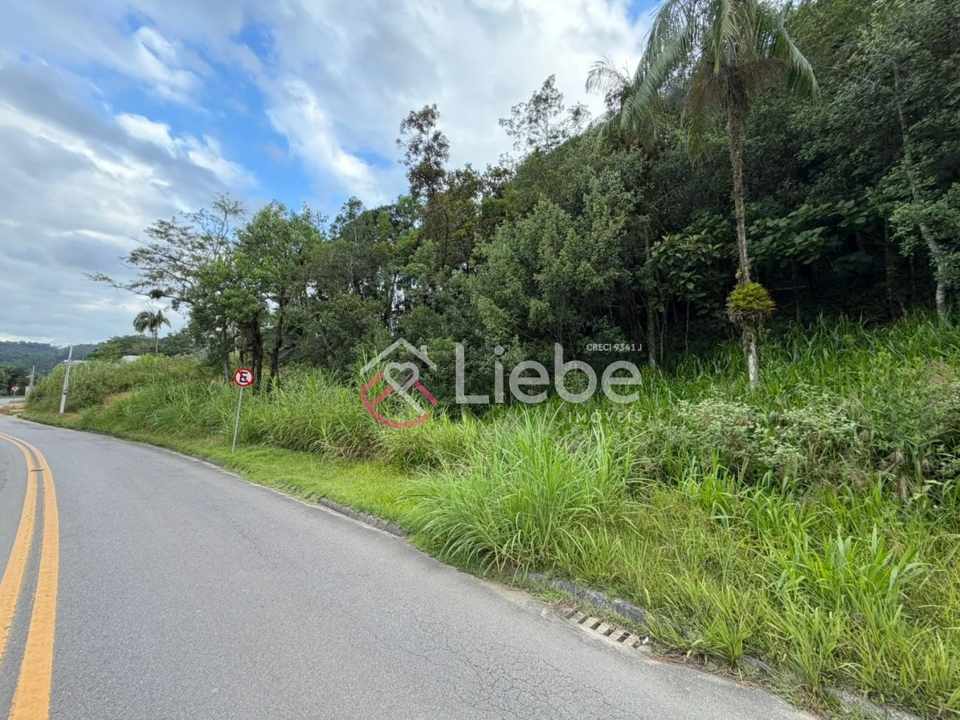 Terreno no Centro de Pomerode com 986,00m fazendo frente em 18,30 metros. - foto 1