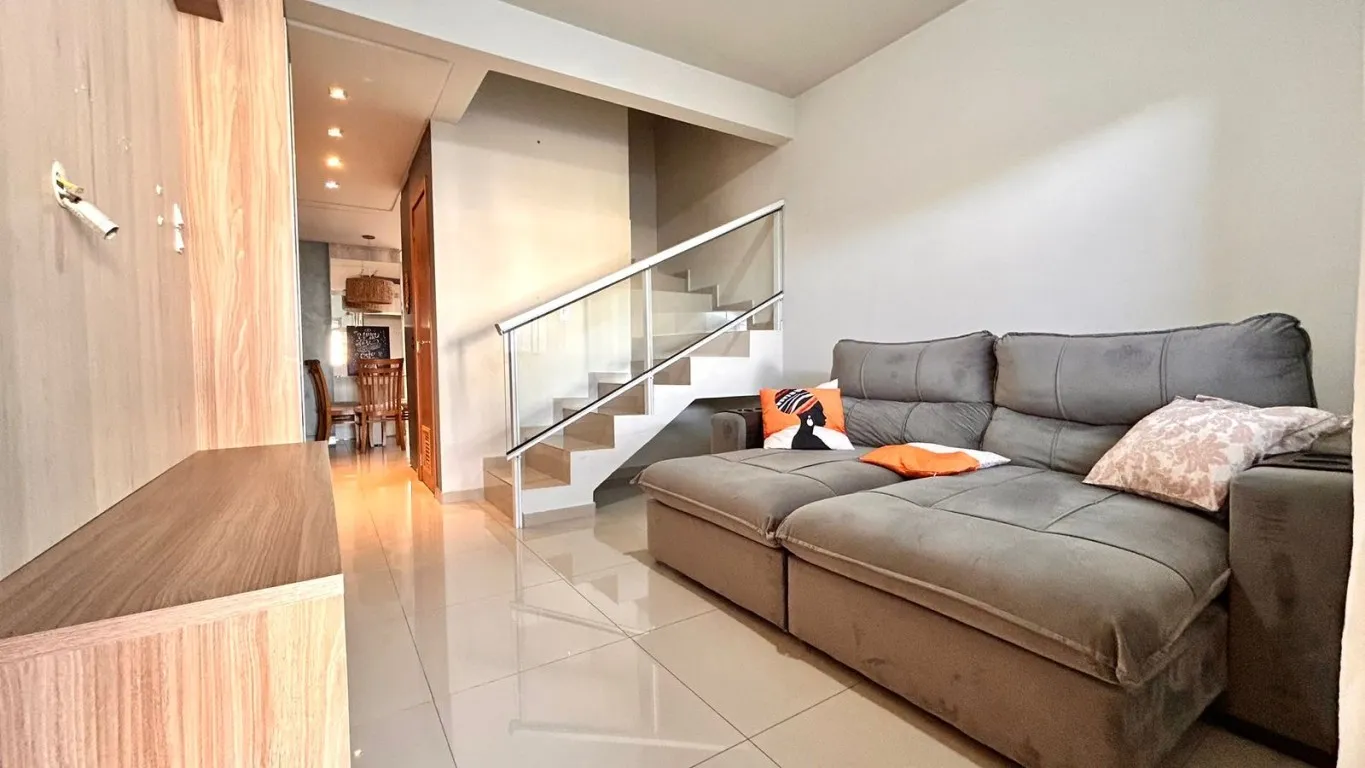 Excelente oportunidade para quem busca conforto, praticidade e um ótima região residencial! Bairro Água Verde. - foto 1