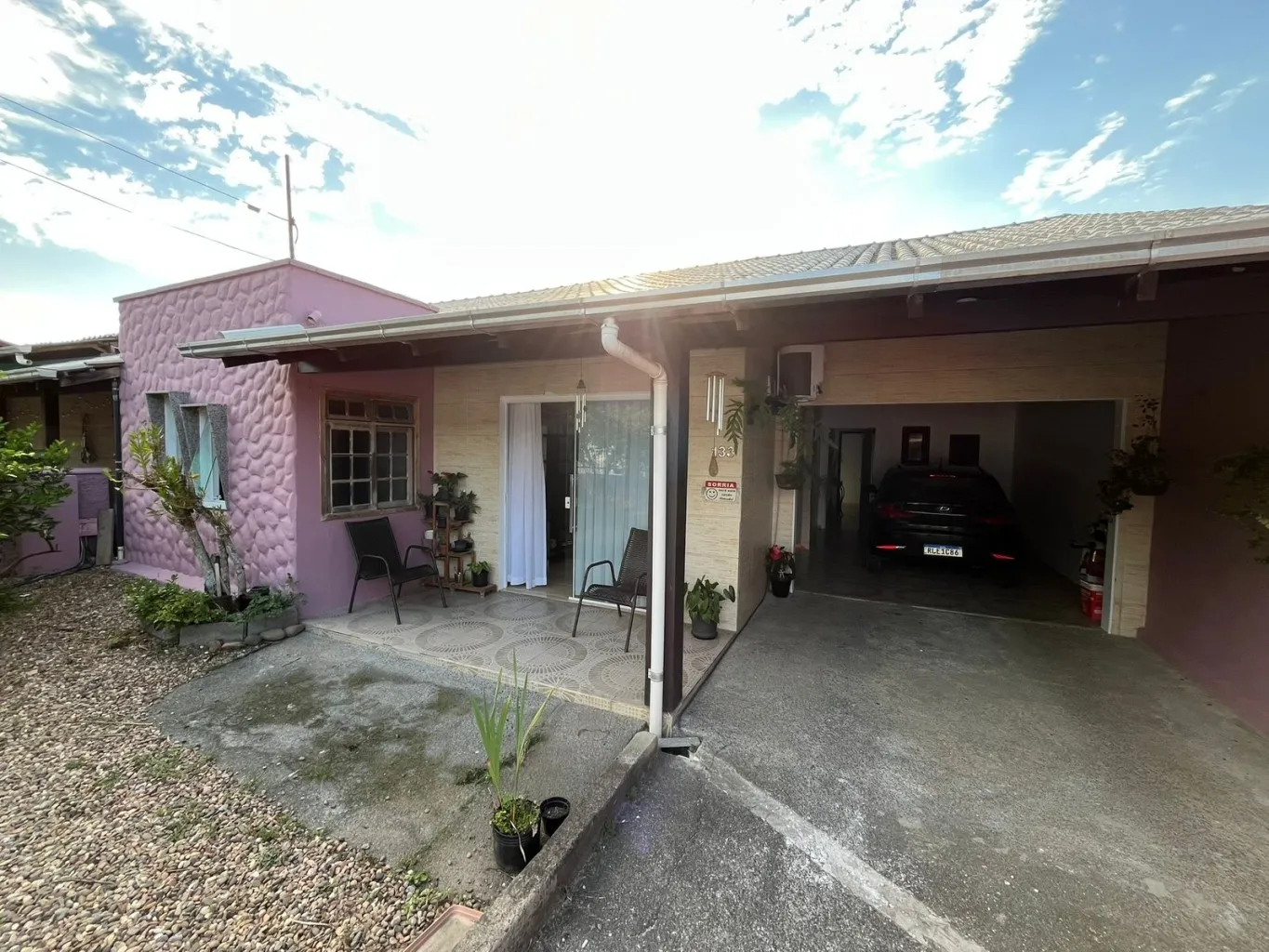 CASA MAIS KITNET COM ÁREA DE FESTAS E BANHEIRA NO BAIRRO ESTRADA DAS AREIAS - foto 1