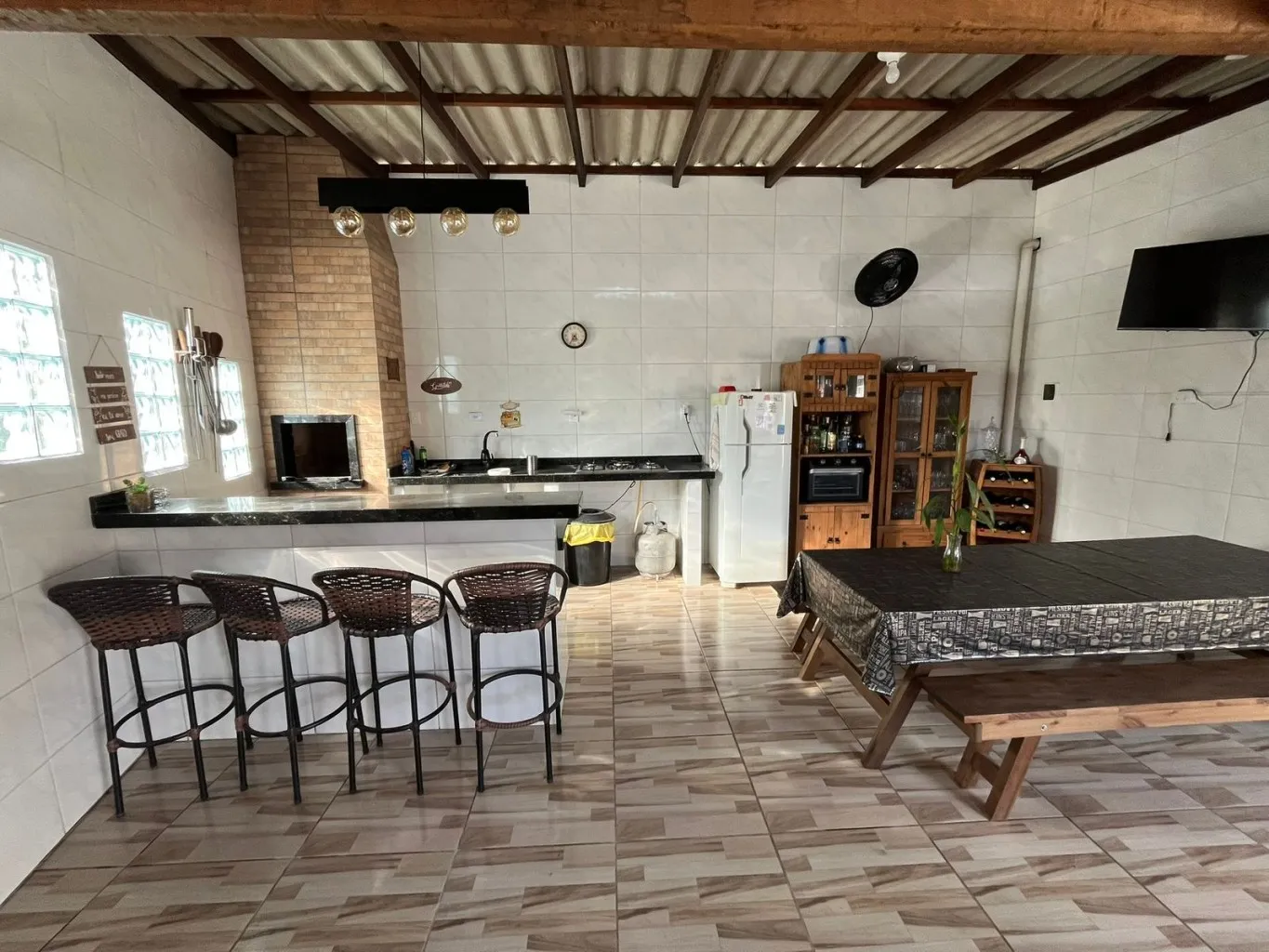 CASA MAIS KITNET COM ÁREA DE FESTAS E BANHEIRA NO BAIRRO ESTRADA DAS AREIAS — foto 6