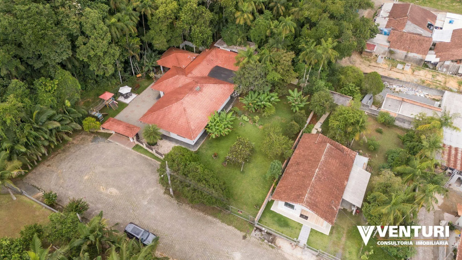 Casa · à venda · 4 quartos · 225m² · Velha Central, Blumenau