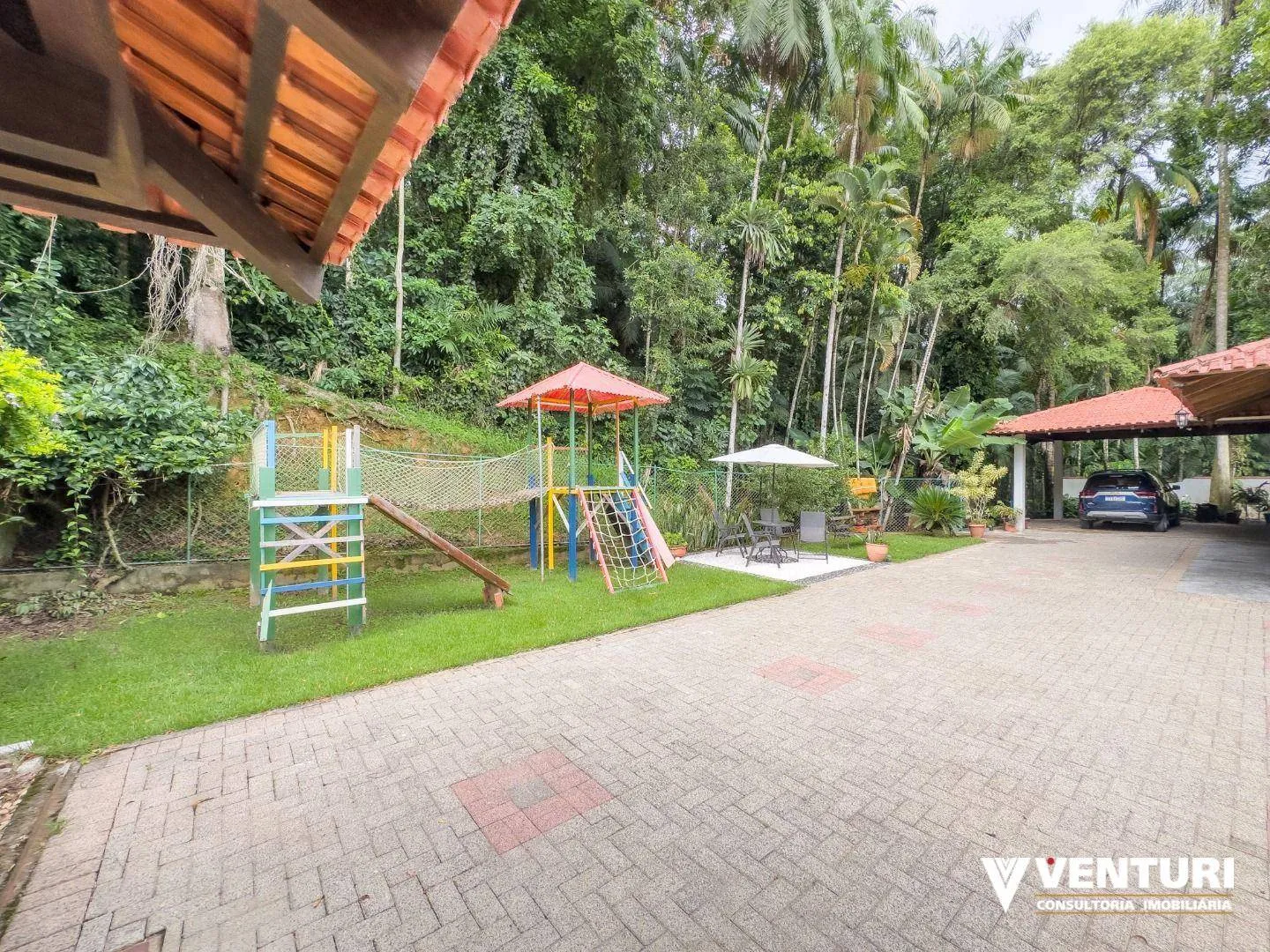 Casa · à venda · 4 quartos · 225m² · Velha Central, Blumenau