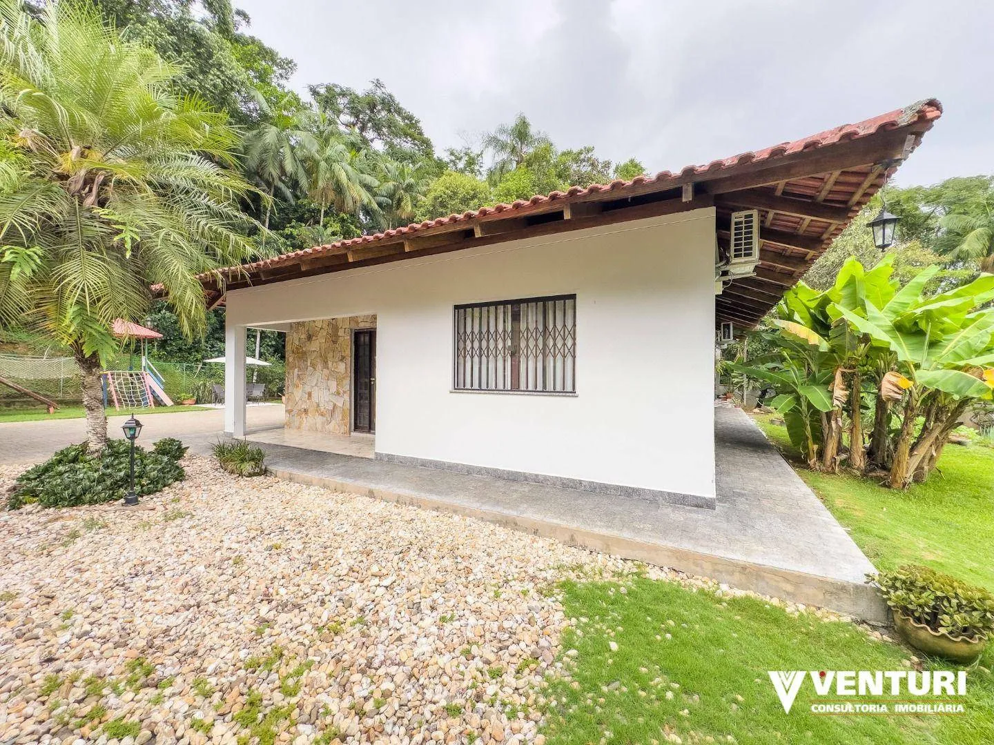 Casa · à venda · 4 quartos · 225m² · Velha Central, Blumenau