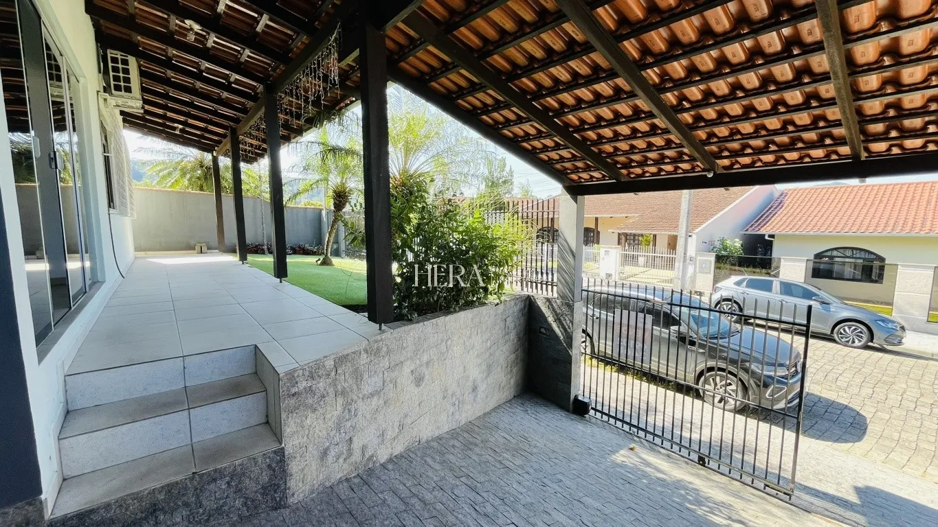 Casa semimobiliado 04 dormitórios no bairro Água Verde em Blumenau! — foto 3