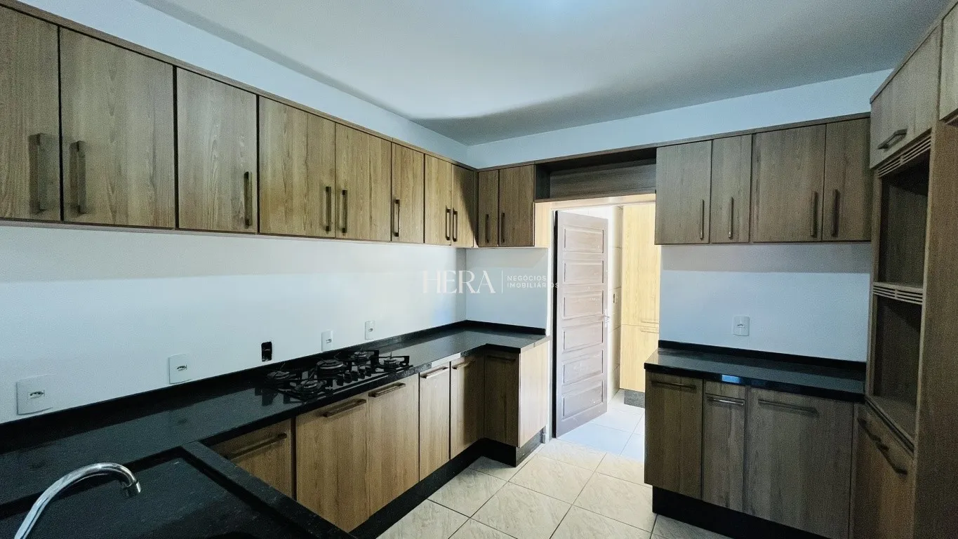 Casa semimobiliado 04 dormitórios no bairro Água Verde em Blumenau! — foto 5