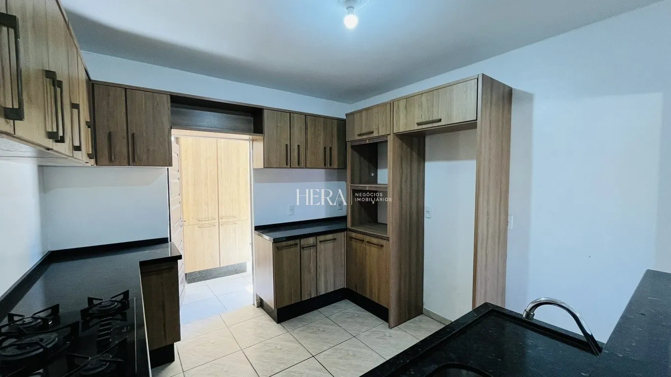 Casa semimobiliado 04 dormitórios no bairro Água Verde em Blumenau! — foto 6