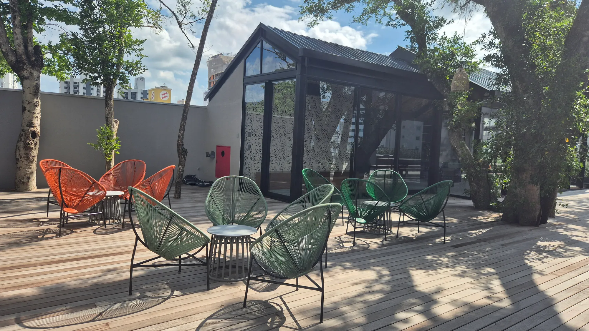 LOFT MOBILIADO COM VAGA AO LADO VILA GERMÂNICA — foto 5