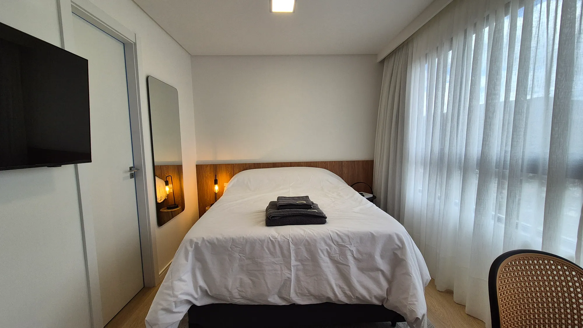 LOFT MOBILIADO AO LADO VILA GERMÂNICA