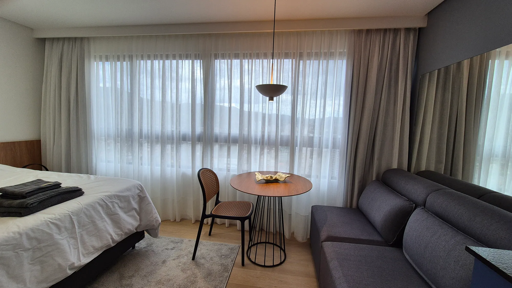 LOFT MOBILIADO AO LADO VILA GERMÂNICA