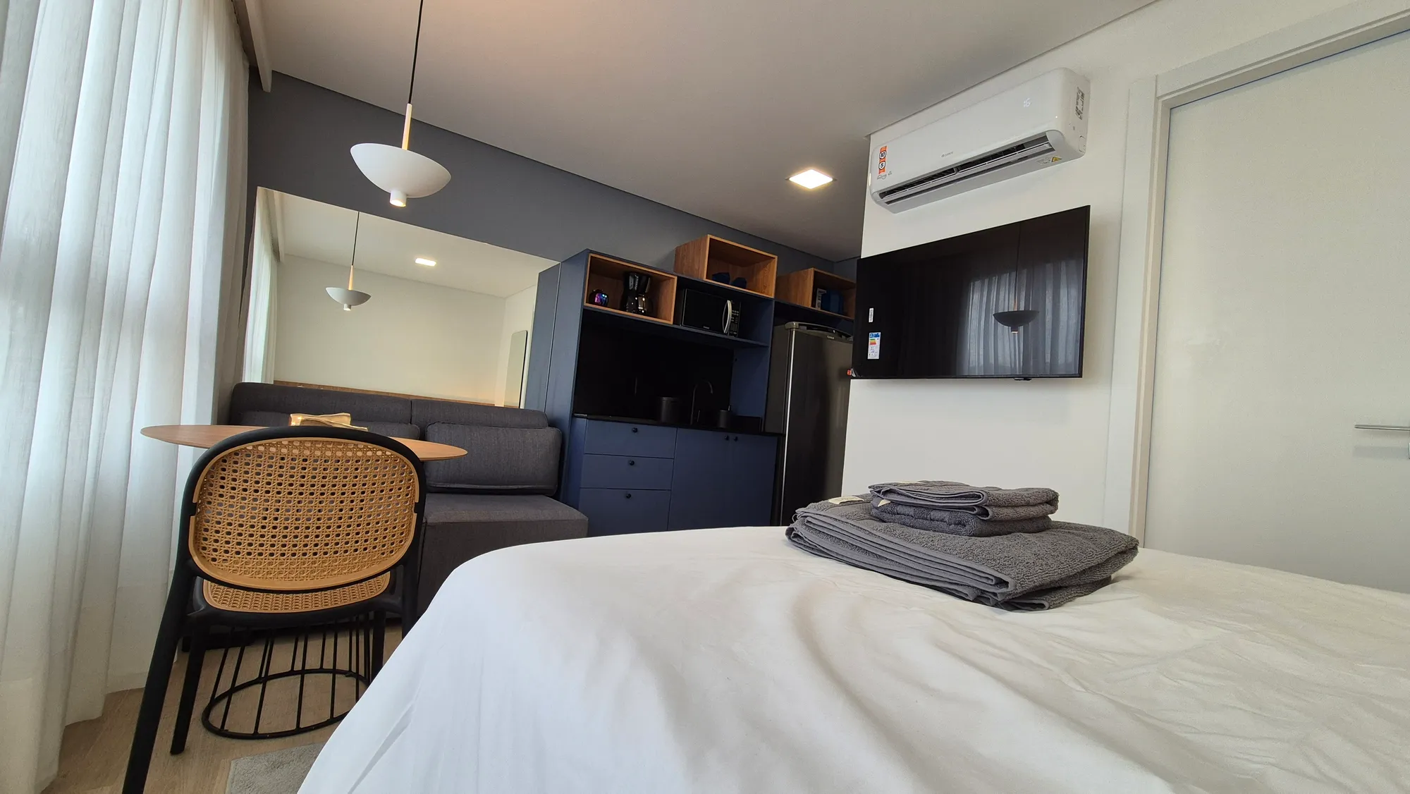 LOFT MOBILIADO AO LADO VILA GERMÂNICA