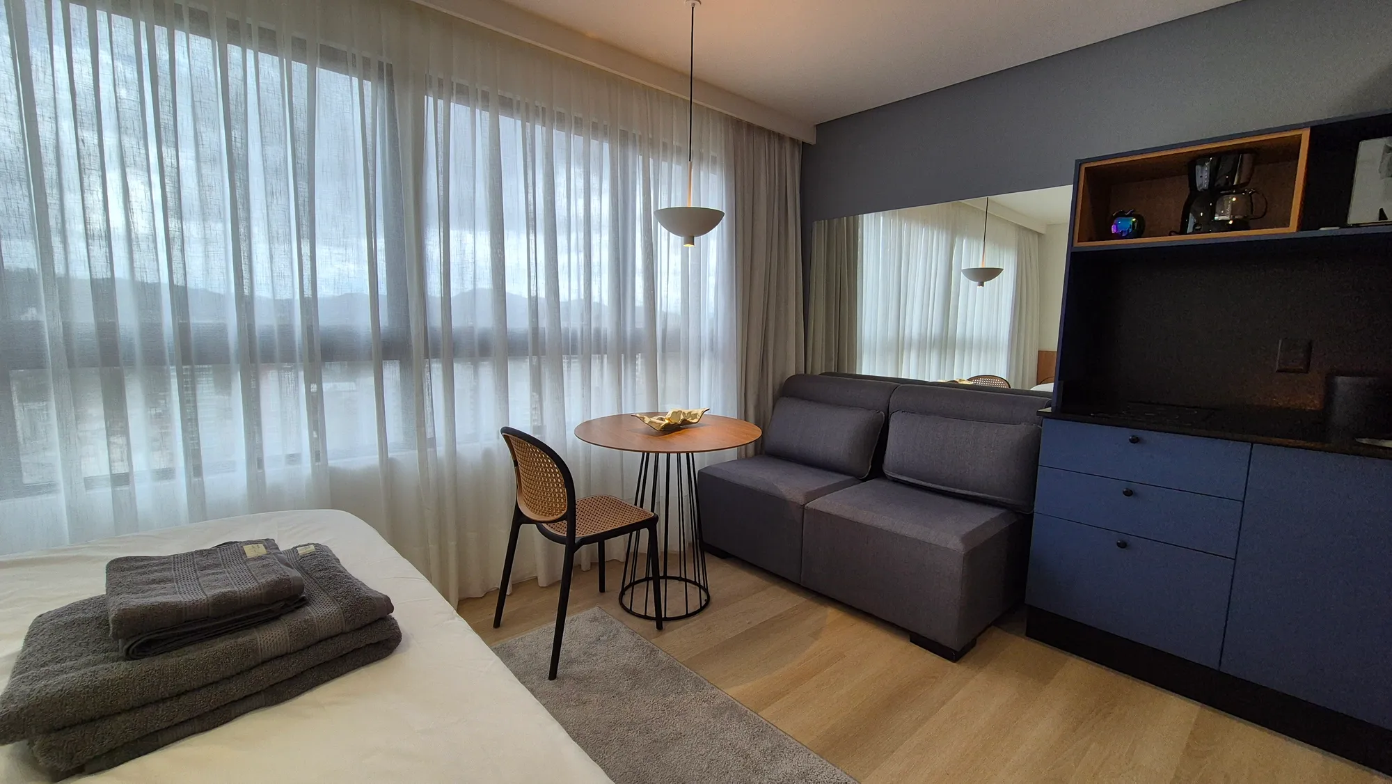 LOFT MOBILIADO AO LADO VILA GERMÂNICA