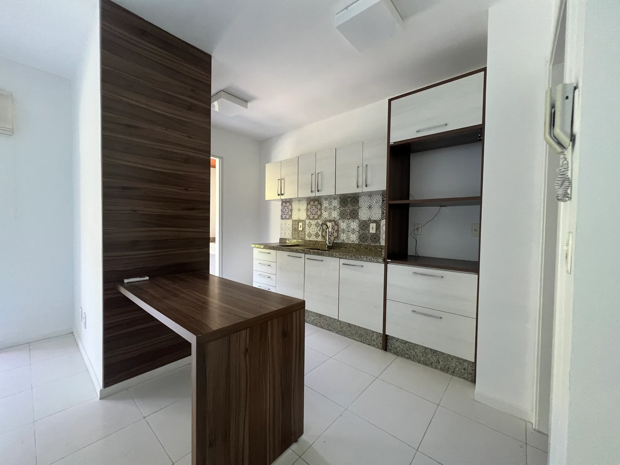 APARTAMENTO 3 SUÍTES SEMIMOBILIADO NO BOM RETIRO