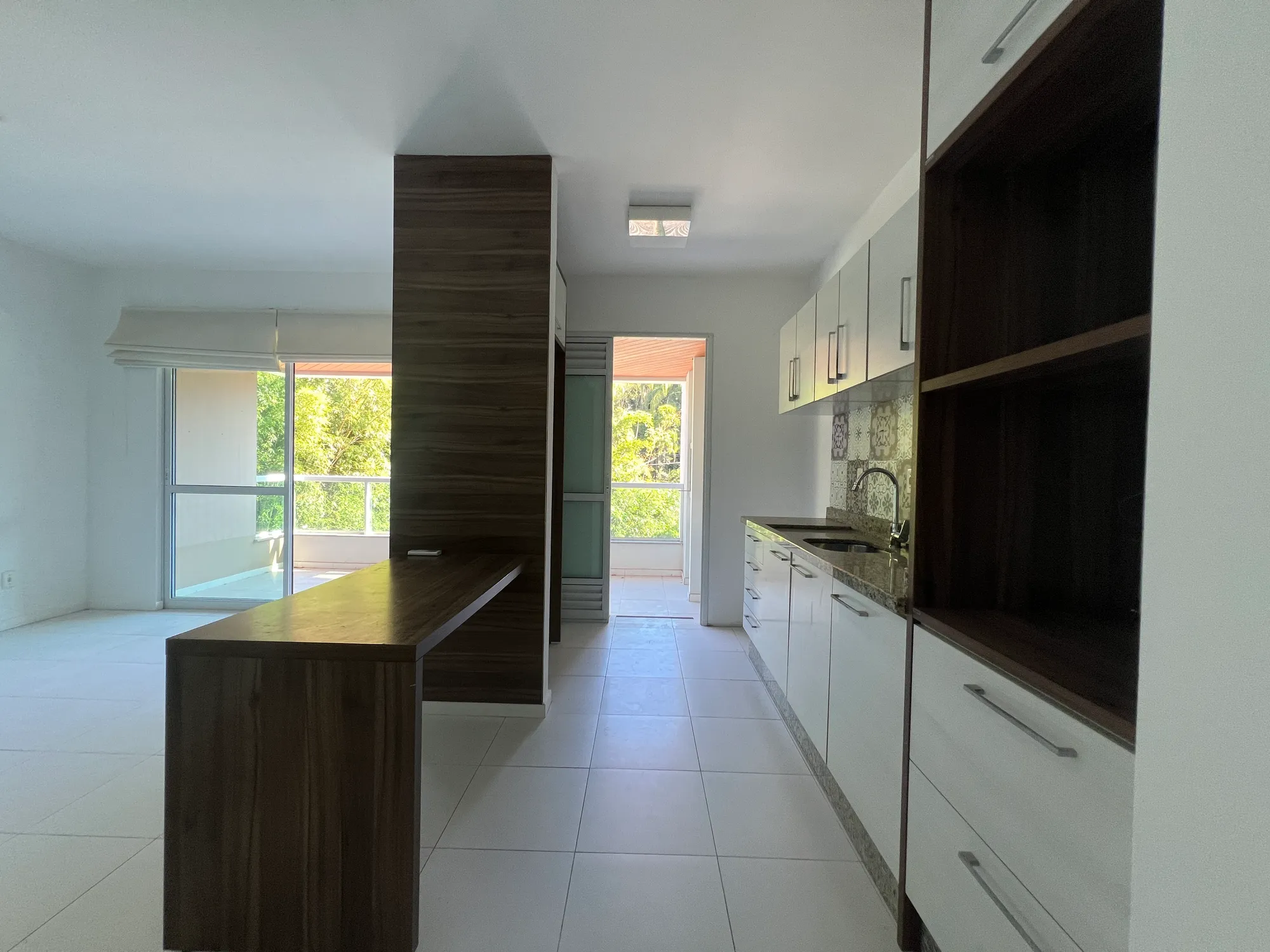 APARTAMENTO 3 SUÍTES SEMIMOBILIADO NO BOM RETIRO