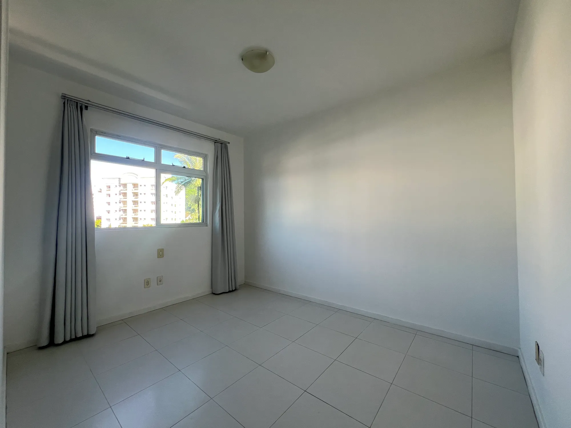 APARTAMENTO 3 SUÍTES SEMIMOBILIADO NO BOM RETIRO