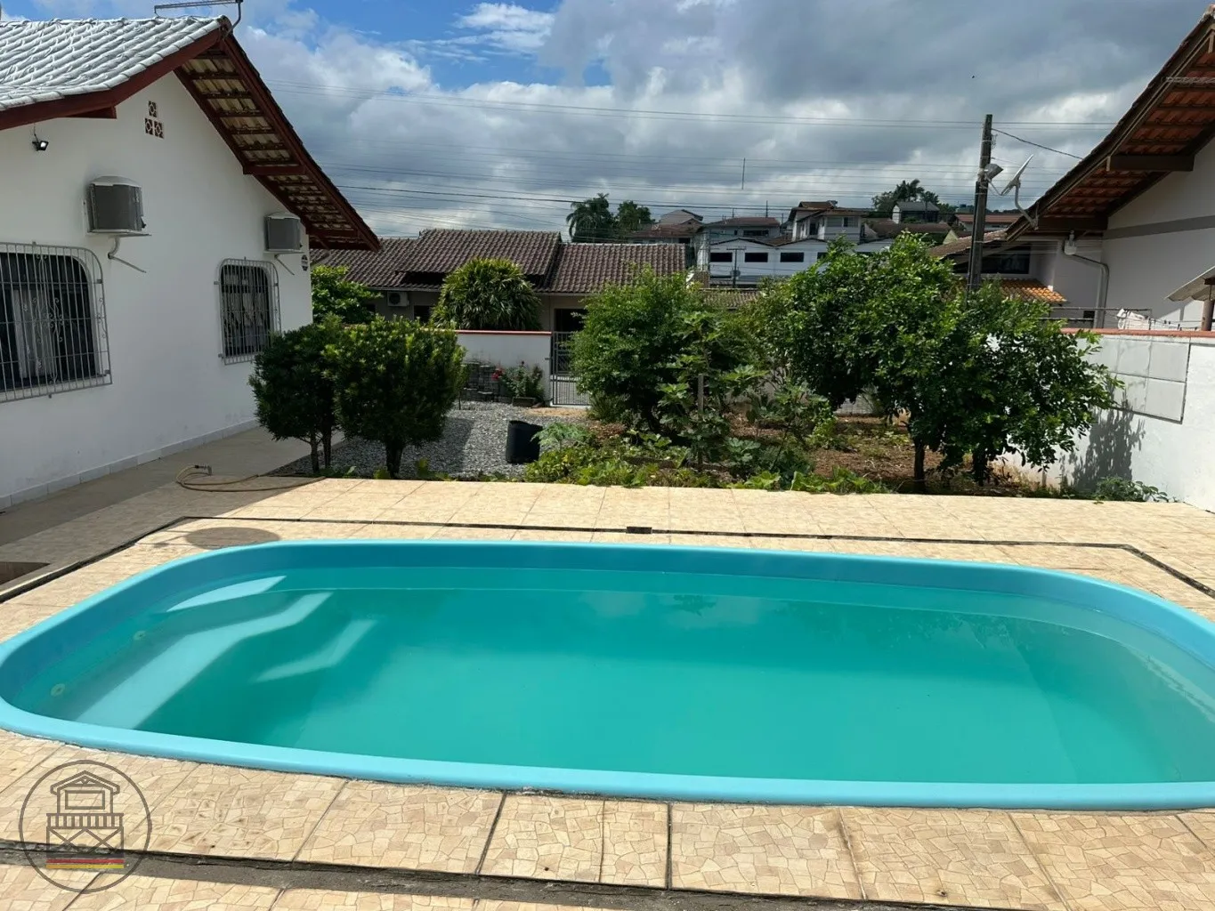 Casa com Lazer Completo: Piscina e Área de Festas Privativa! — foto 2