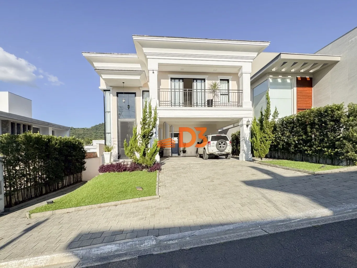 Belíssima Casa com estilo Neoclássico a Venda em Condomínio na Itoupava Central - foto 1