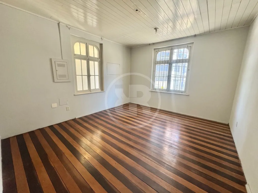 Prédio Comercial com 500m para Alugar no Centro de Blumenau/SC - foto 1