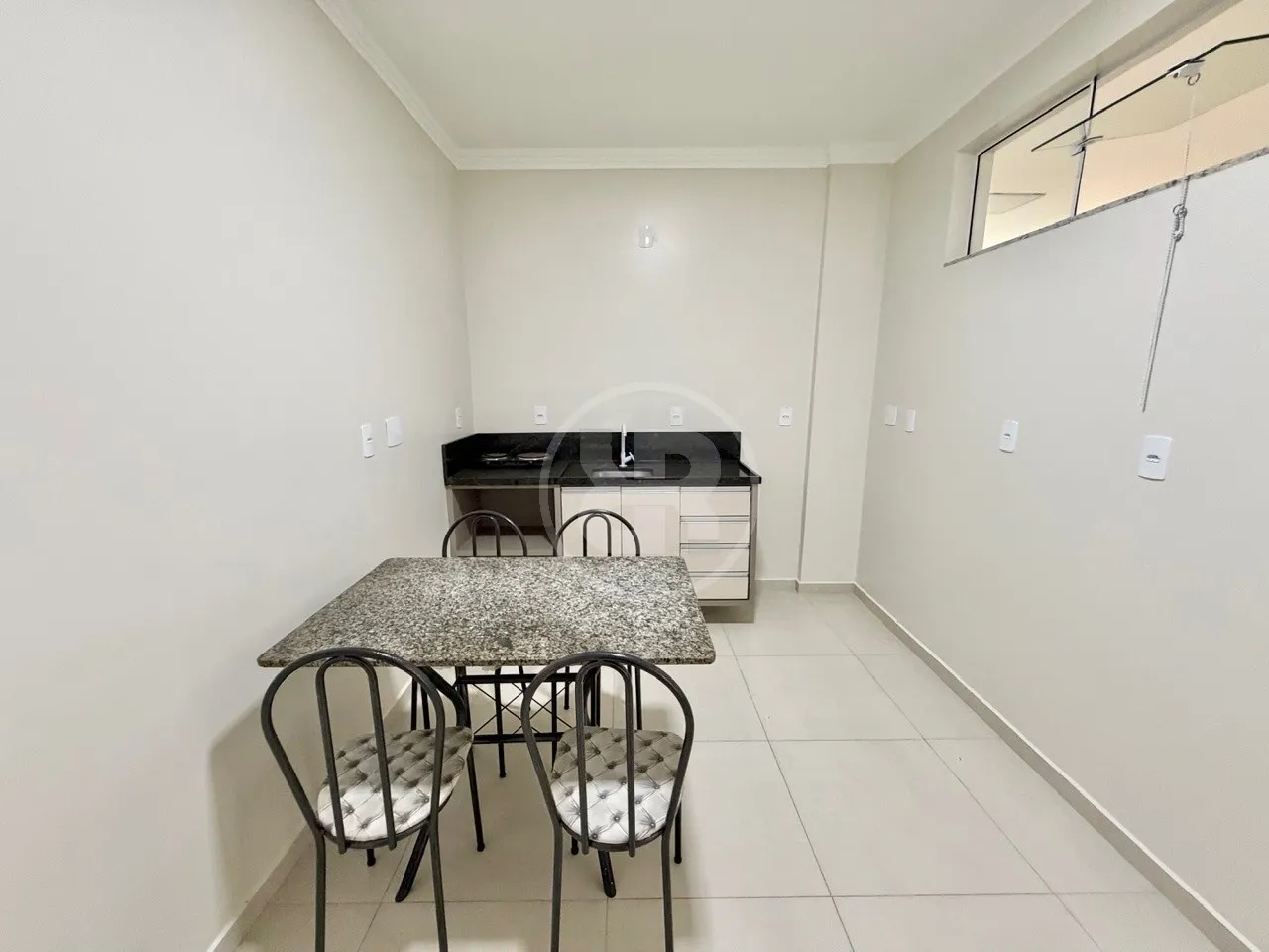 Apartamento Semimobiliado 1 Dormitório com 38m, localização estratégica, para Aluguel, no bairro Vila Nova — foto 2